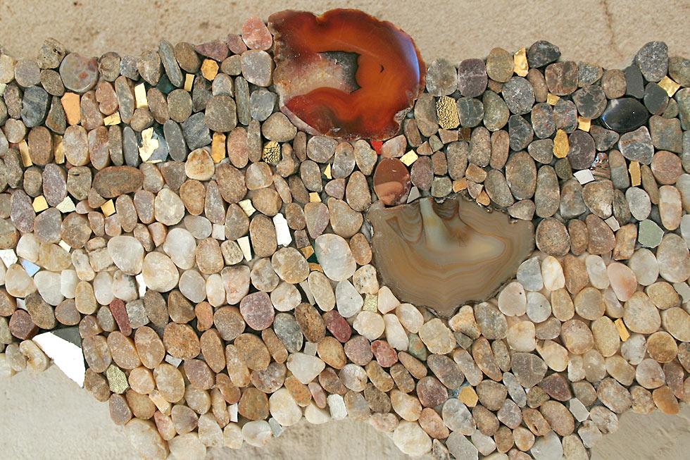 mosaic associating agate, peebles and gold.