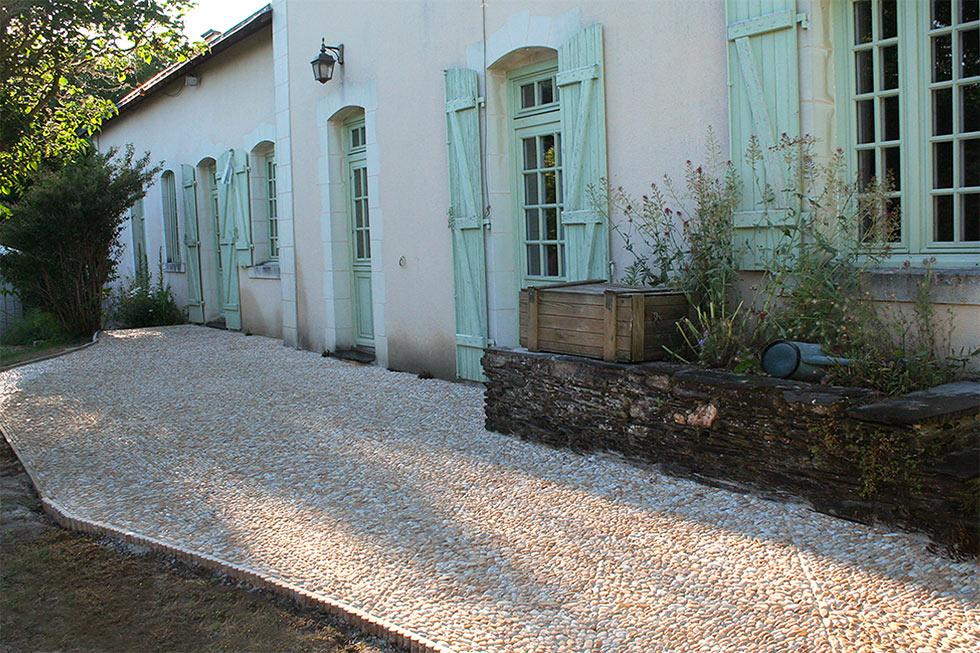 implantation de la calade en façade de la maison