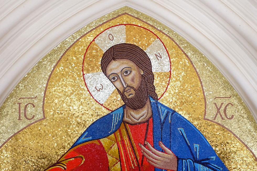 visage du Christ misericordiaux sur fond de tesselles d'or