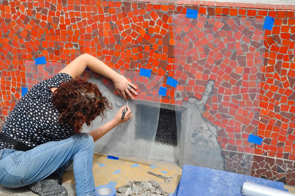 mélaine dessine sur film plastique les limites de la lacune