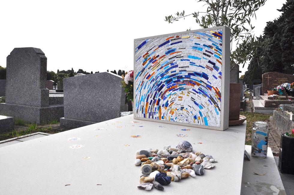 stele en mosaique, pierre tombale en pierre de haims