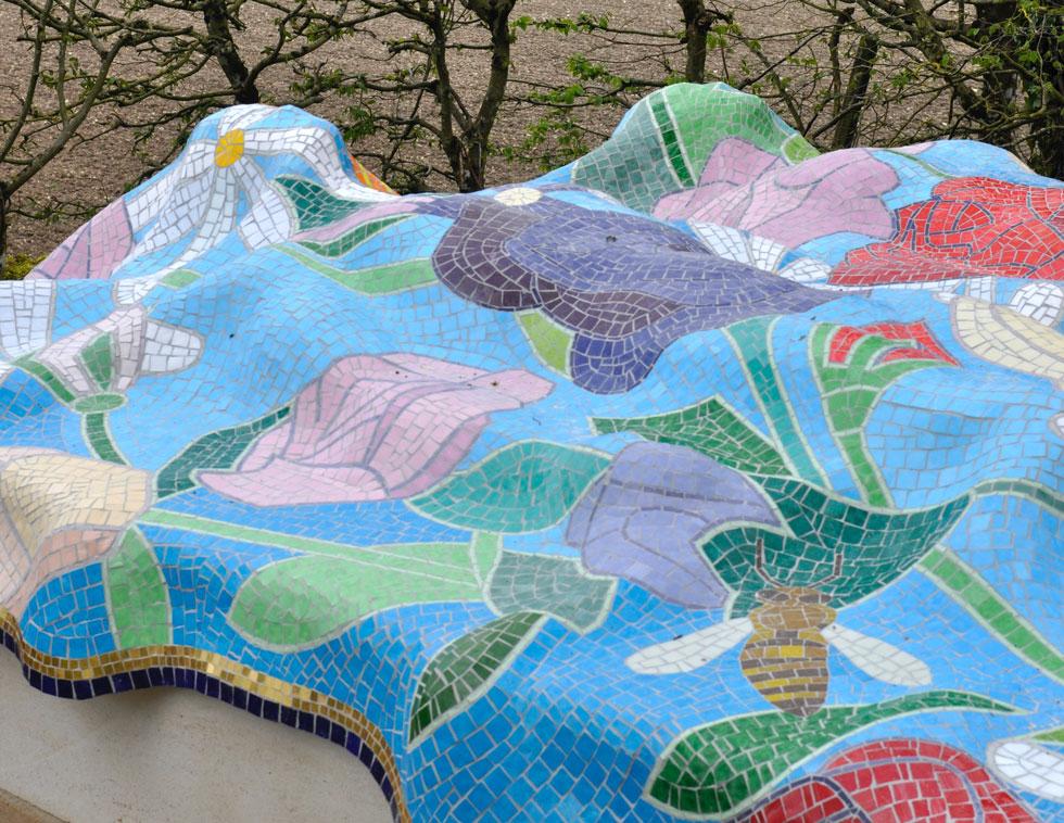 sculpture funéraire en extérieure 